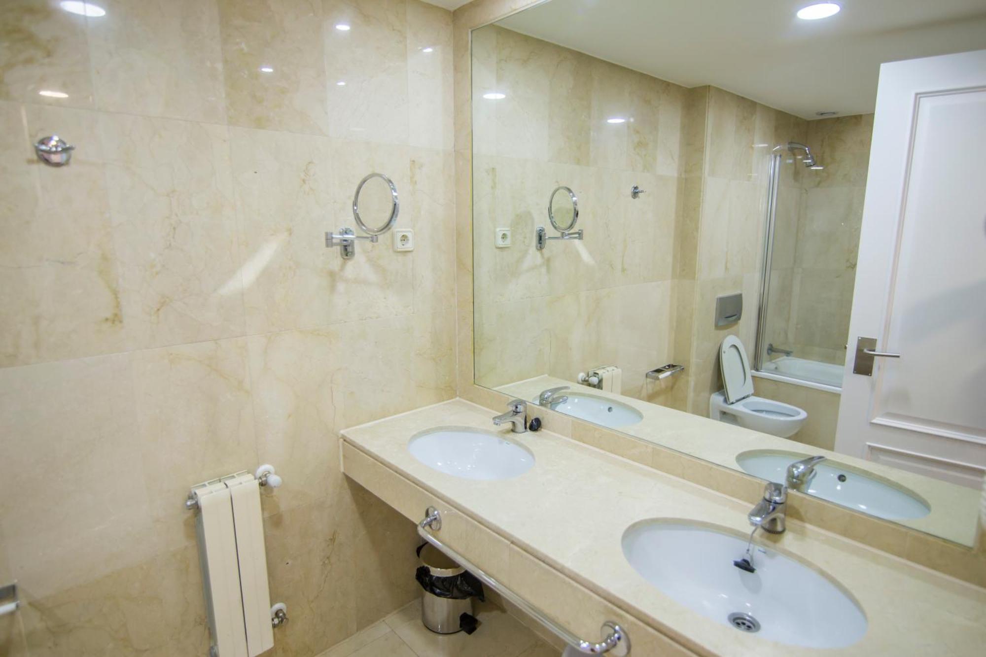 Apartamentos Plaza De Santiago - Estudios Turisticos - 1 Llave بينتو المظهر الخارجي الصورة