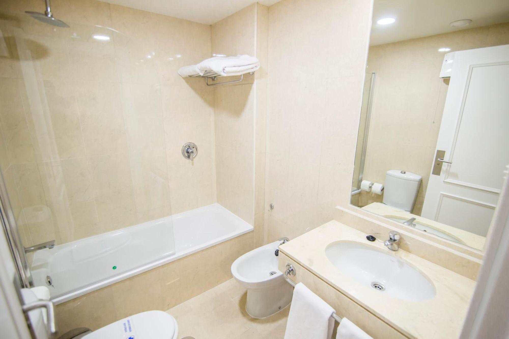 Apartamentos Plaza De Santiago - Estudios Turisticos - 1 Llave بينتو المظهر الخارجي الصورة