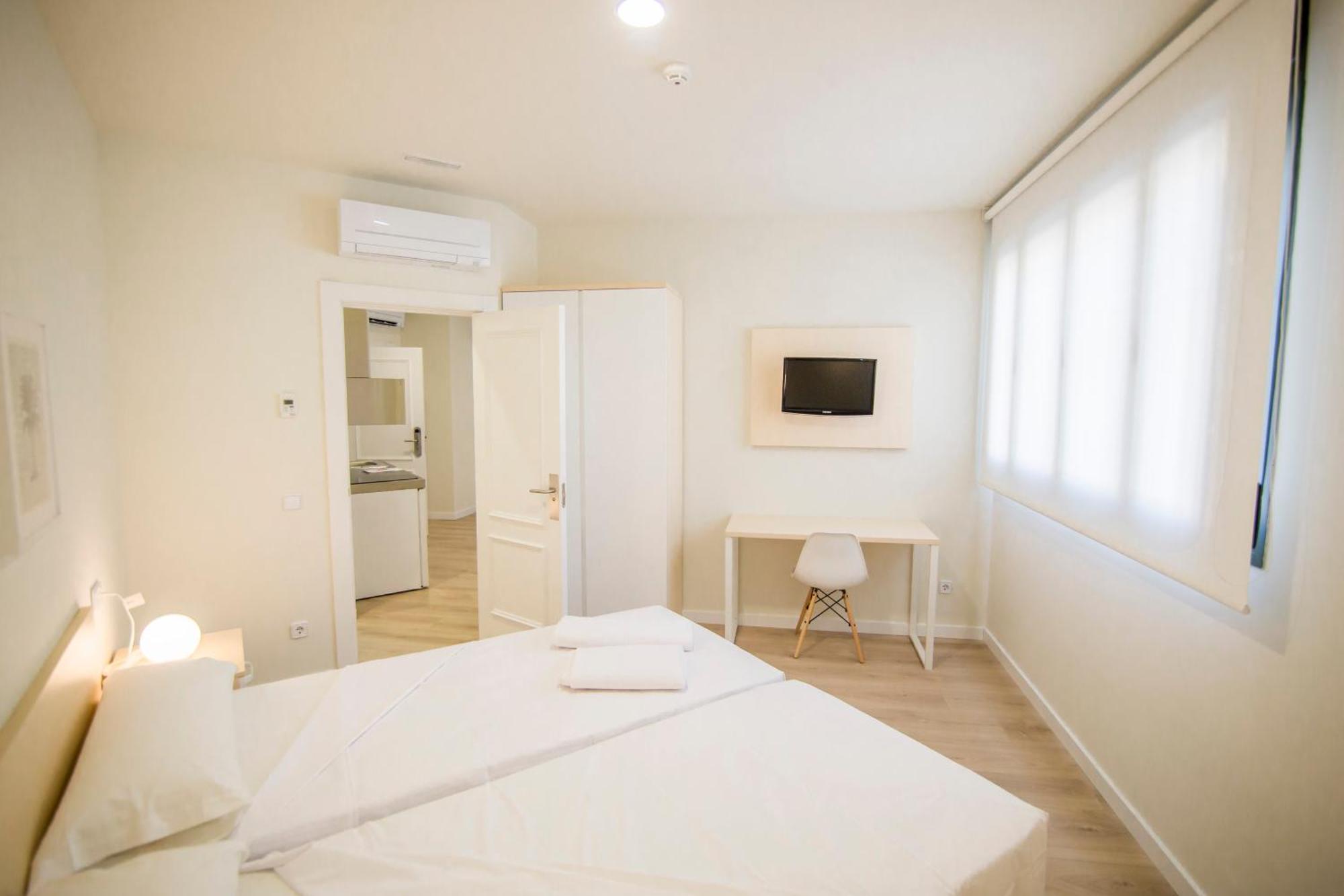 Apartamentos Plaza De Santiago - Estudios Turisticos - 1 Llave بينتو المظهر الخارجي الصورة