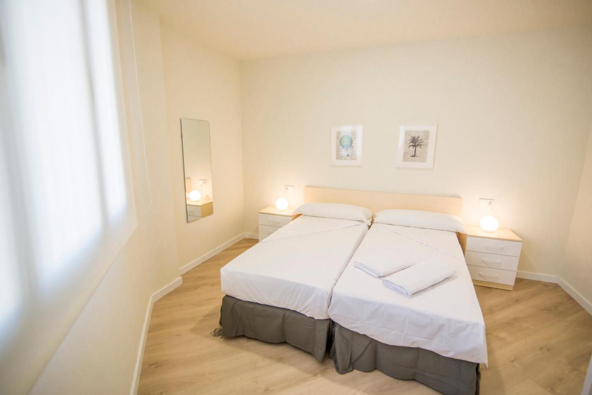 Apartamentos Plaza De Santiago - Estudios Turisticos - 1 Llave بينتو المظهر الخارجي الصورة